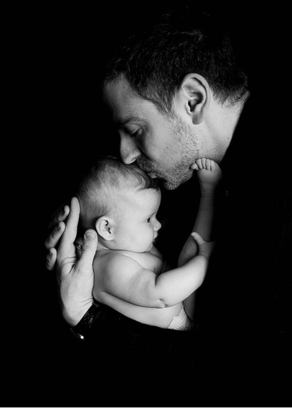 Отец и младенец. Фотосессия младенцев. Фотосессия с сыном. Фотосессия папа и сын. Детям о папе.